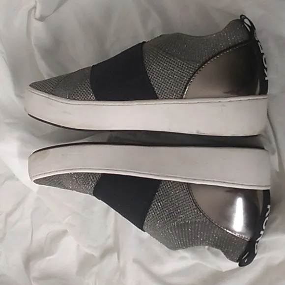 Women's MICHAEL Micheal Kors silver and black shoes size 8 VERY GORGEOUS 😍
